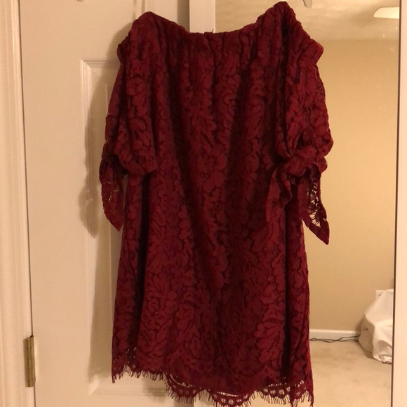 BRAND NEW Women's Lace Off the Shoulder Top - Picture 6 of 6